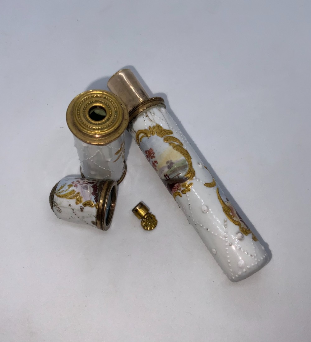 Bilston enamel sewing etui View IV