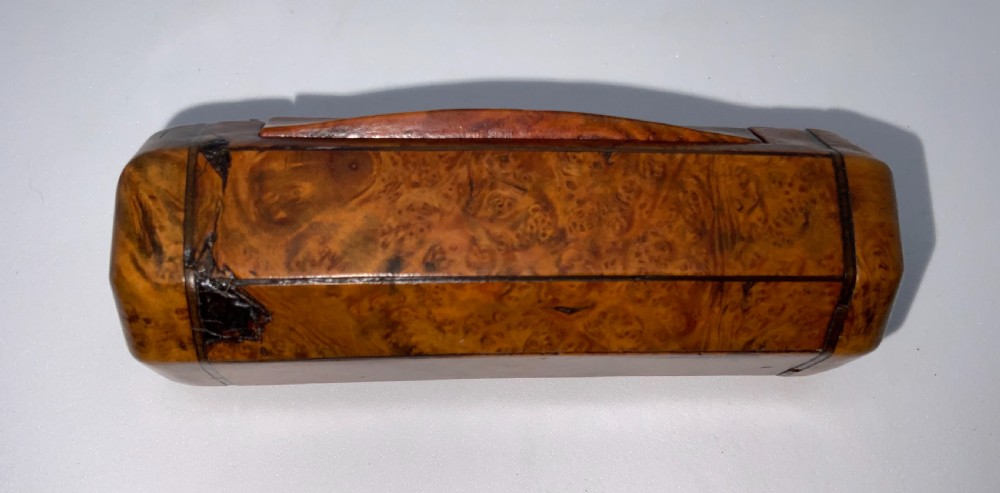 Burr walnut octagonal snuff box View IV