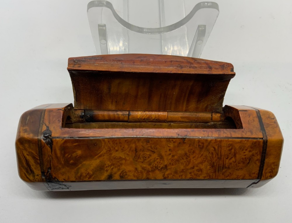 Burr walnut octagonal snuff box View VII