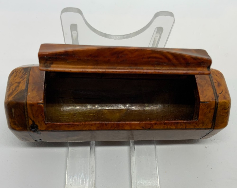 Burr walnut octagonal snuff box View VIII