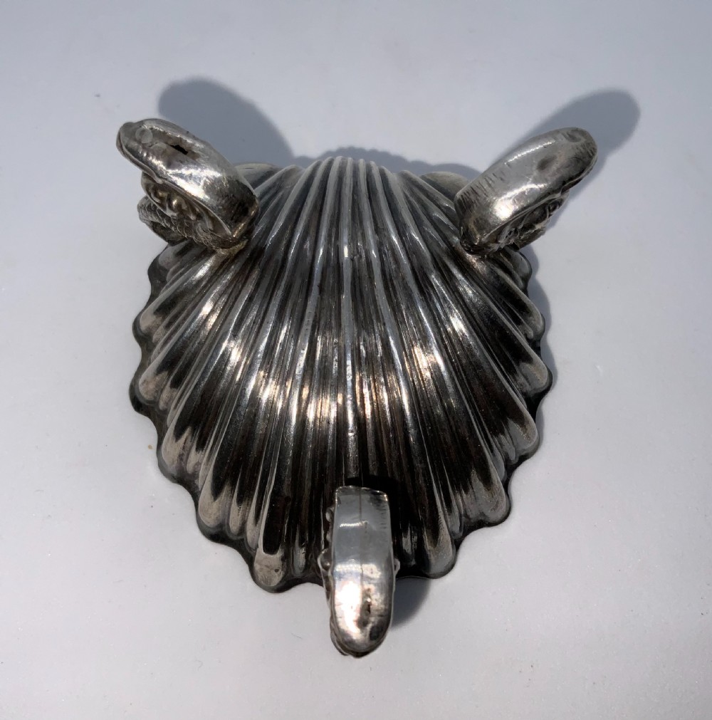 Silver shell shaped salt View V