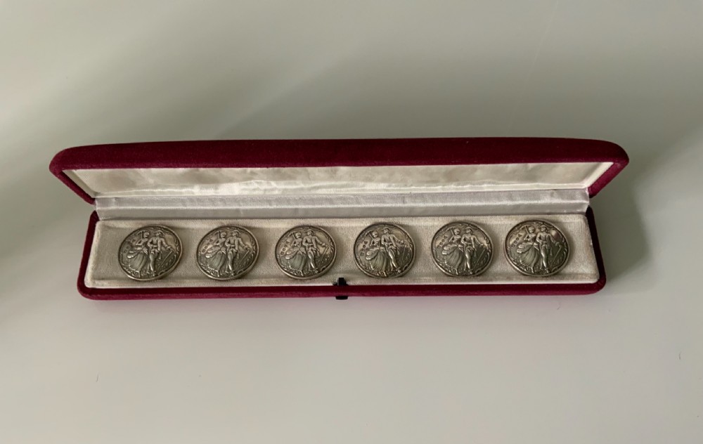 Chester silver buttons 