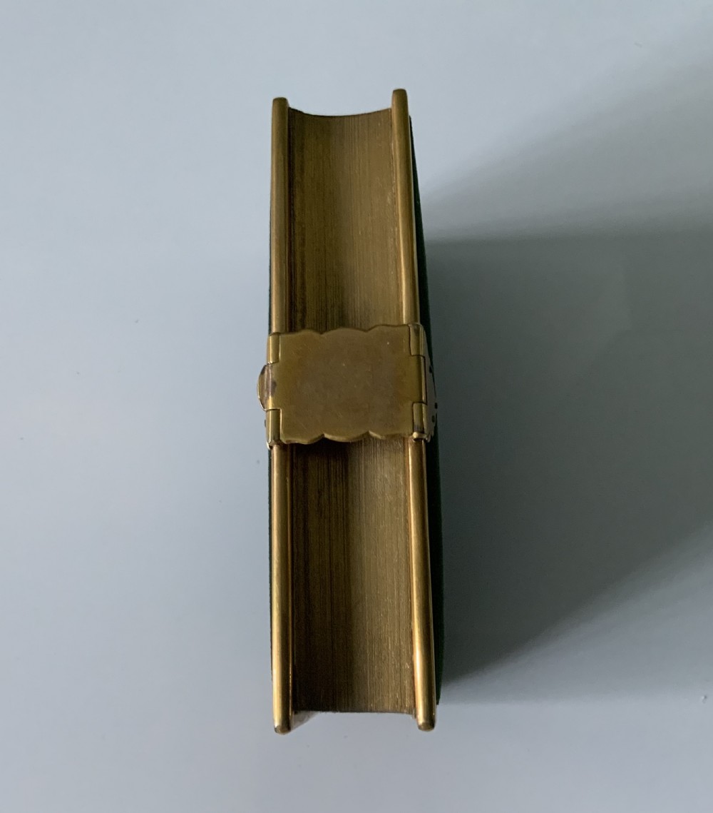 Victorian velvet common prayer book View V
