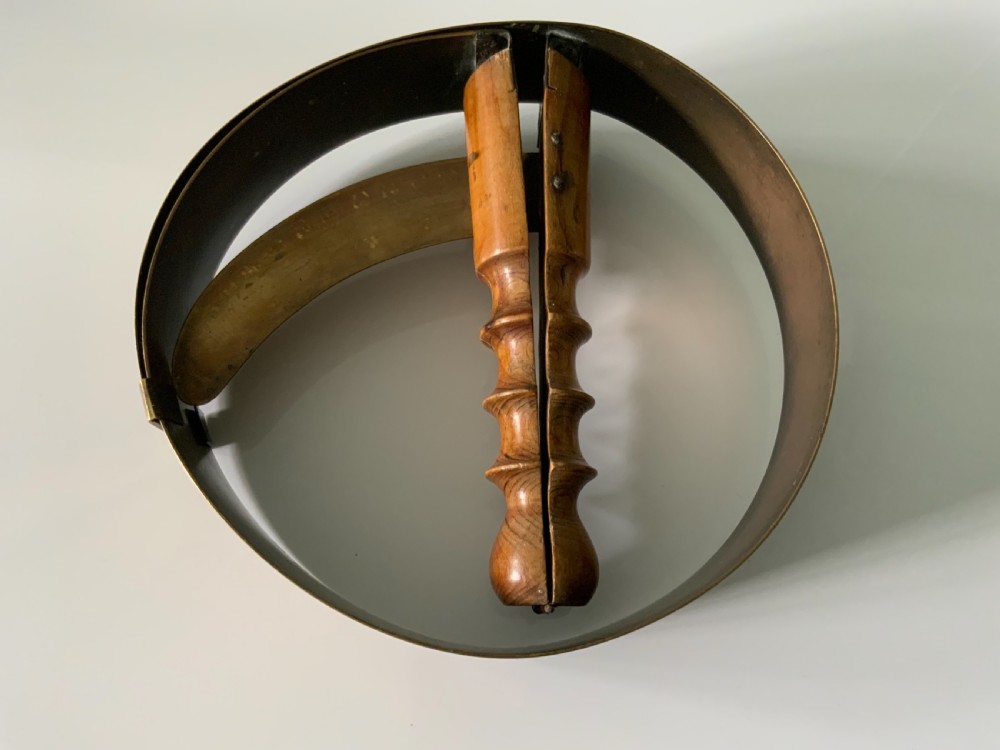 Hat measure stretcher - French View II