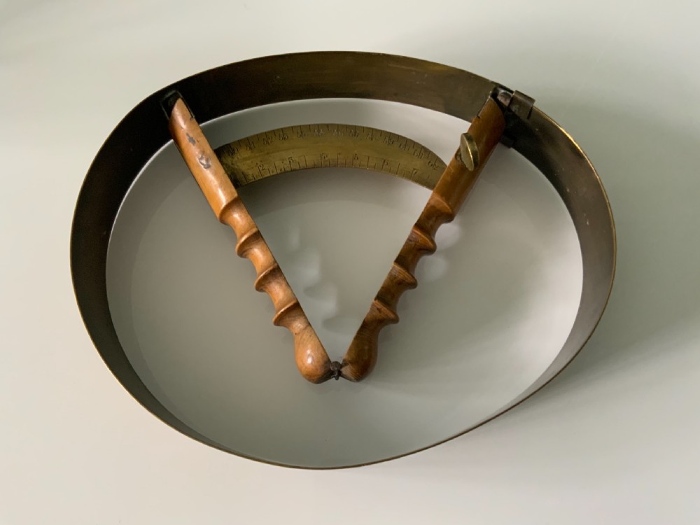 Hat measure stretcher - French View III