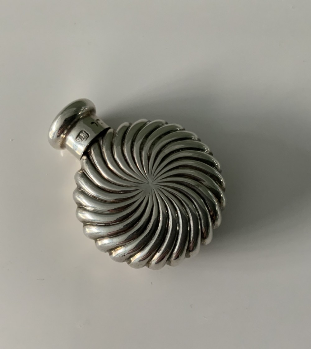 Sampson Mordan silver scent bottle View II