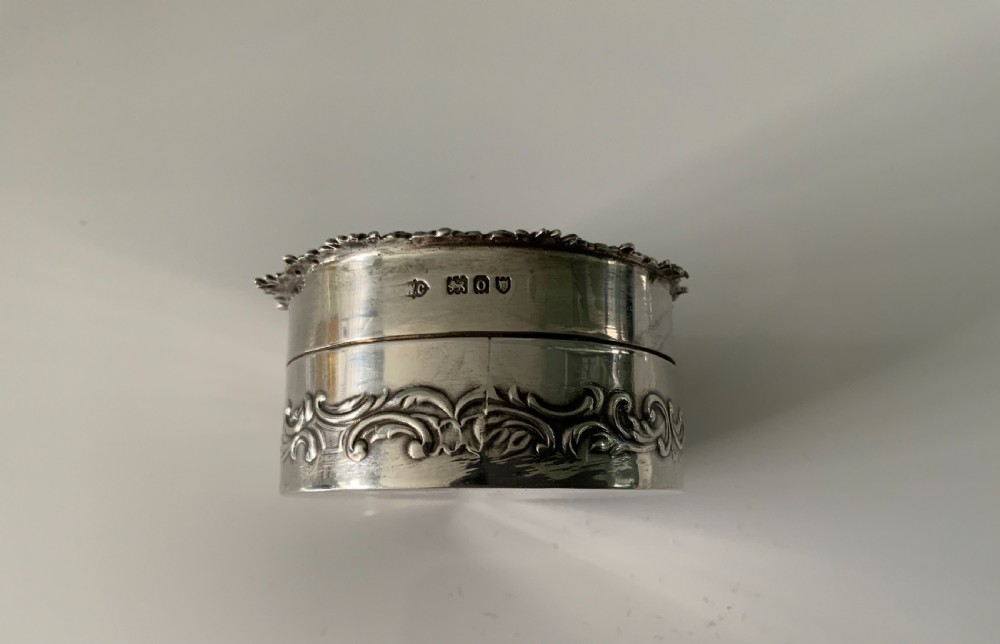 Silver pot pourri - William Comyns View IV