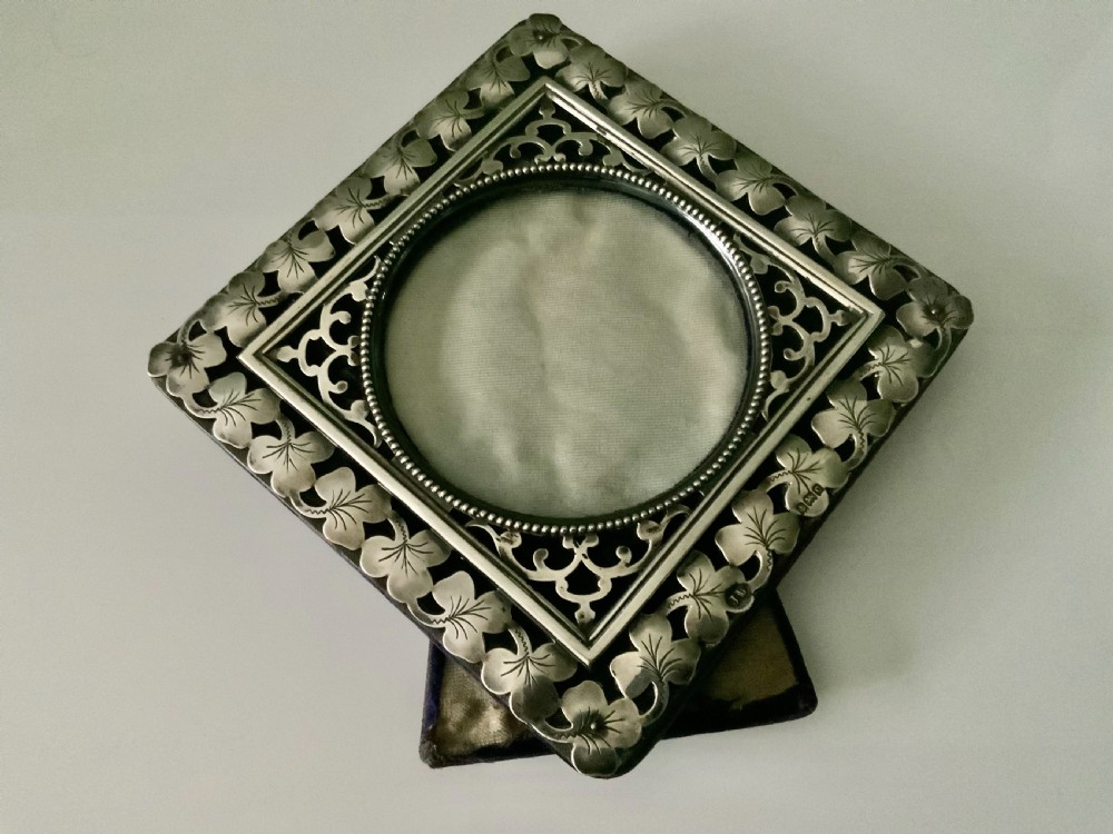 Silver photograph frame - Shamrock decoration View IV