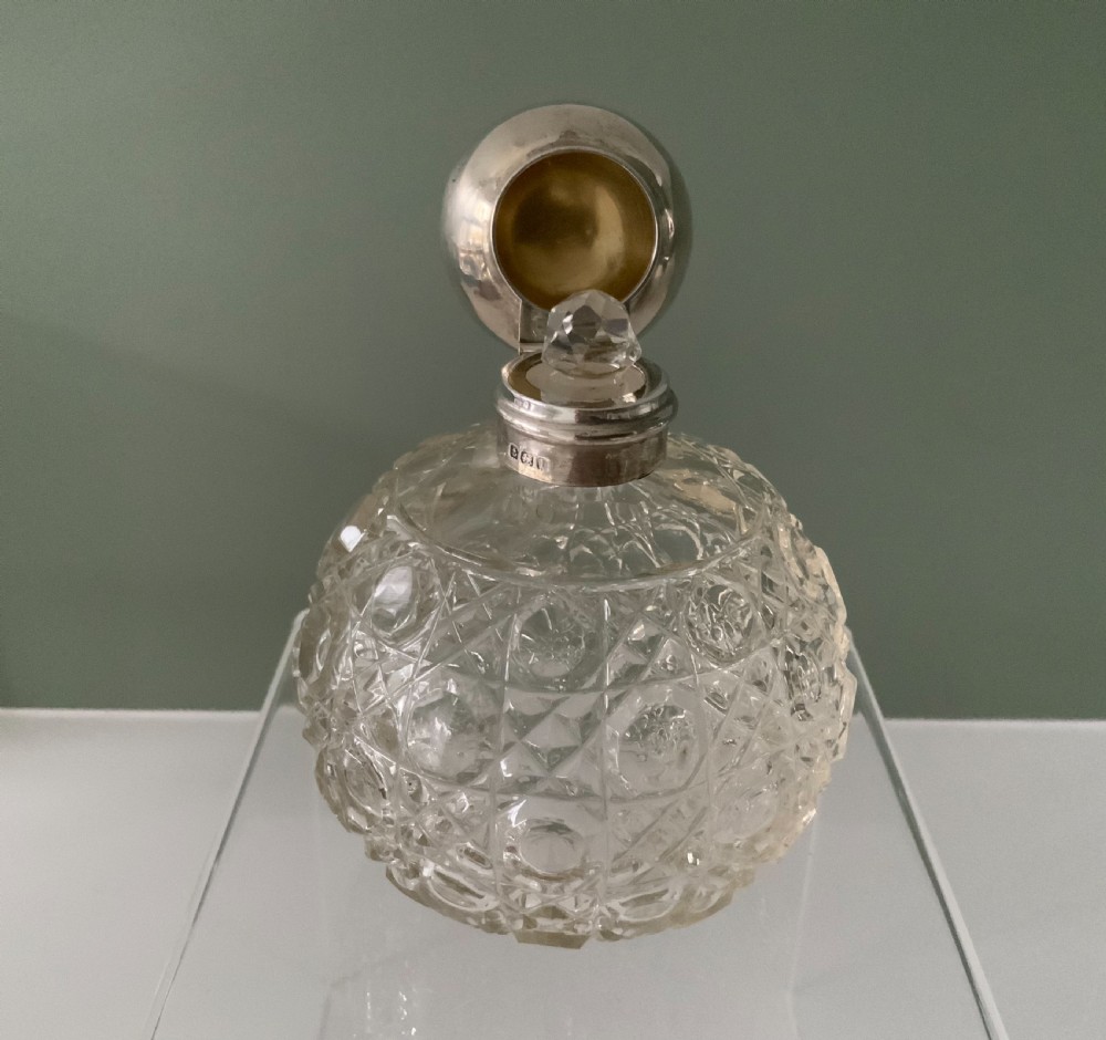 Edwardian silver topped glass scent bottle View IV
