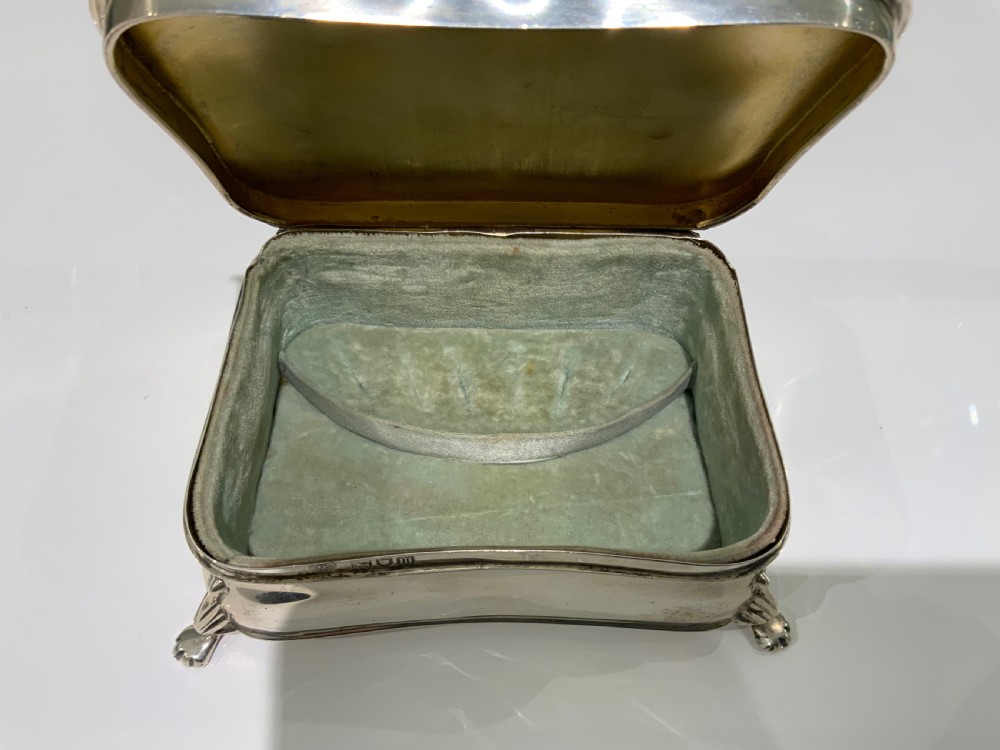 Goldsmiths & Silversmiths jewellery box View IV