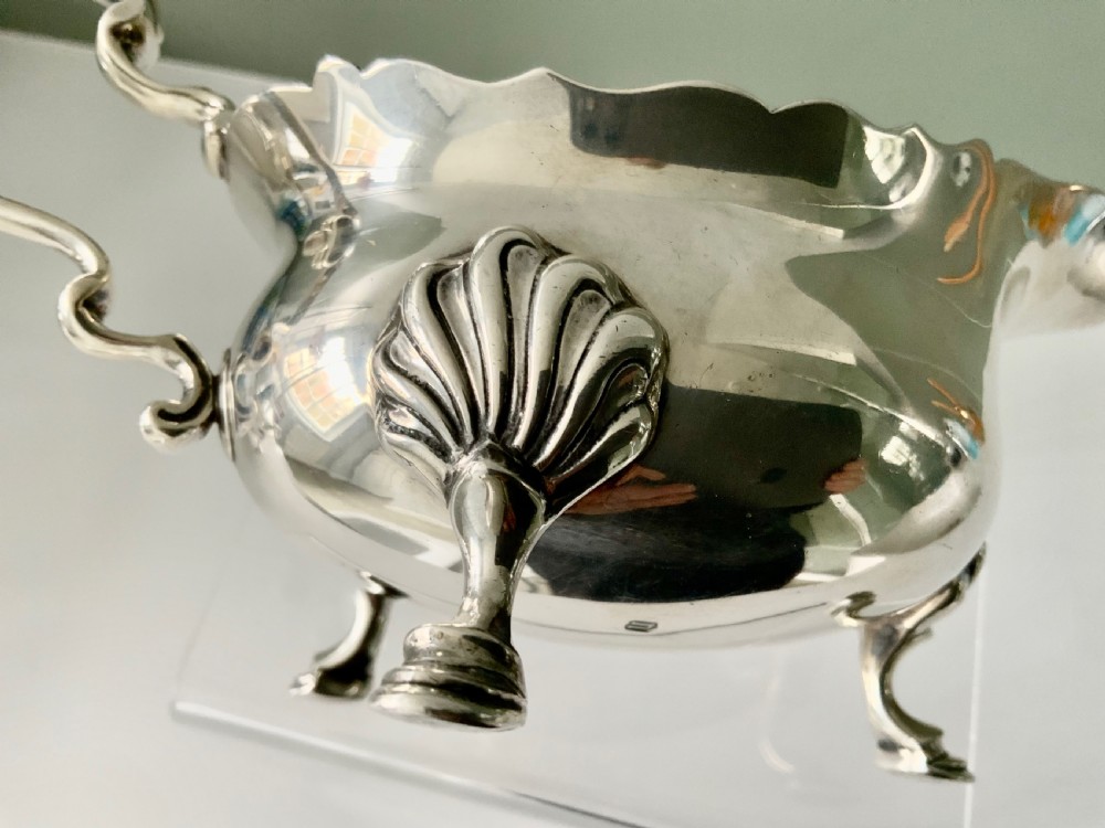 Silver sauce boat View IV