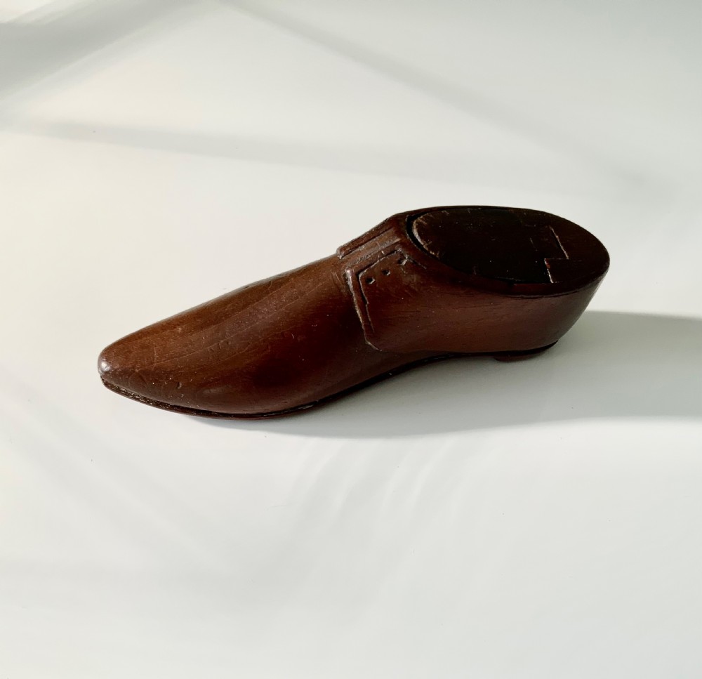 Mahogany snuff shoe View II