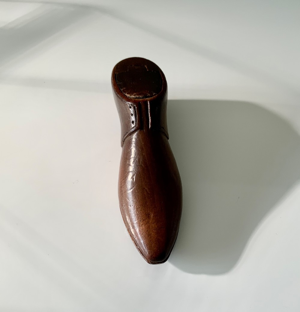 Mahogany snuff shoe View III