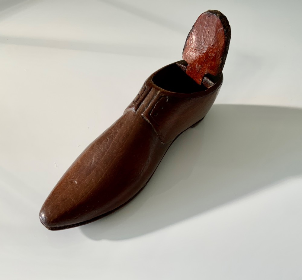 Mahogany snuff shoe View IV
