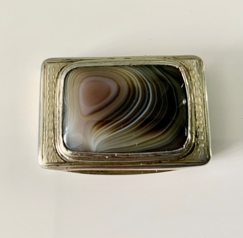 Georgian silver agate top vinaigrette