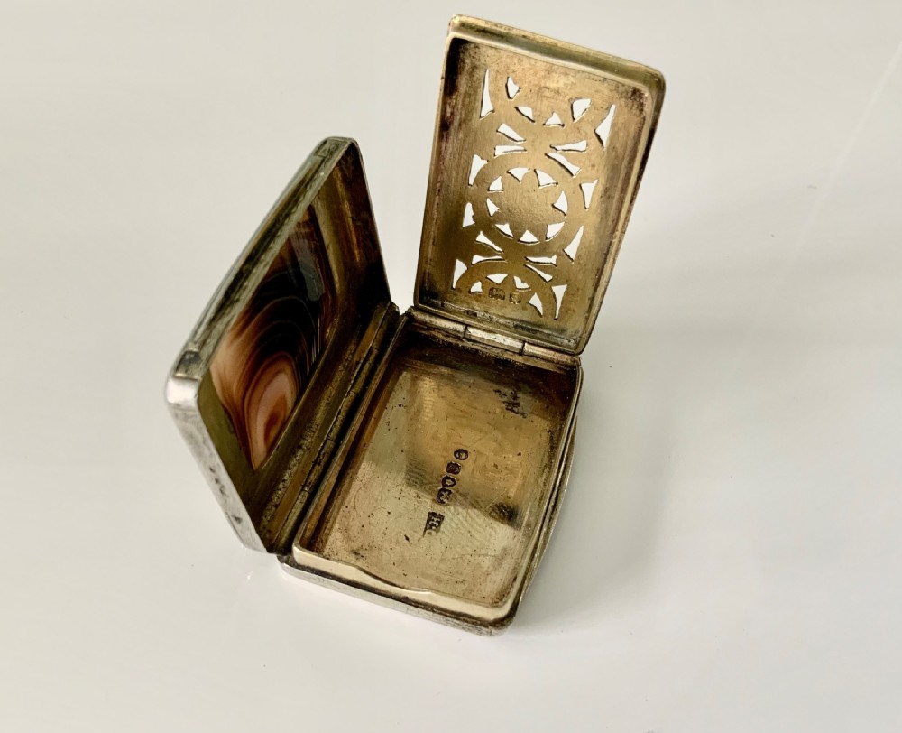 Georgian silver agate top vinaigrette View V