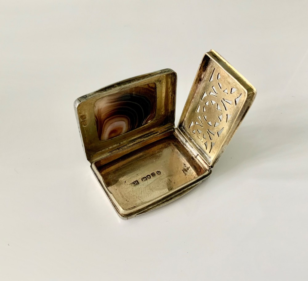 Georgian silver agate top vinaigrette View VII