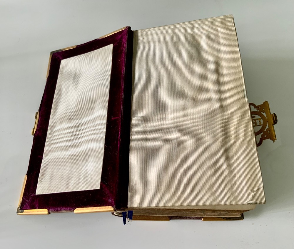 Victorian velvet covered common prayer book View VII