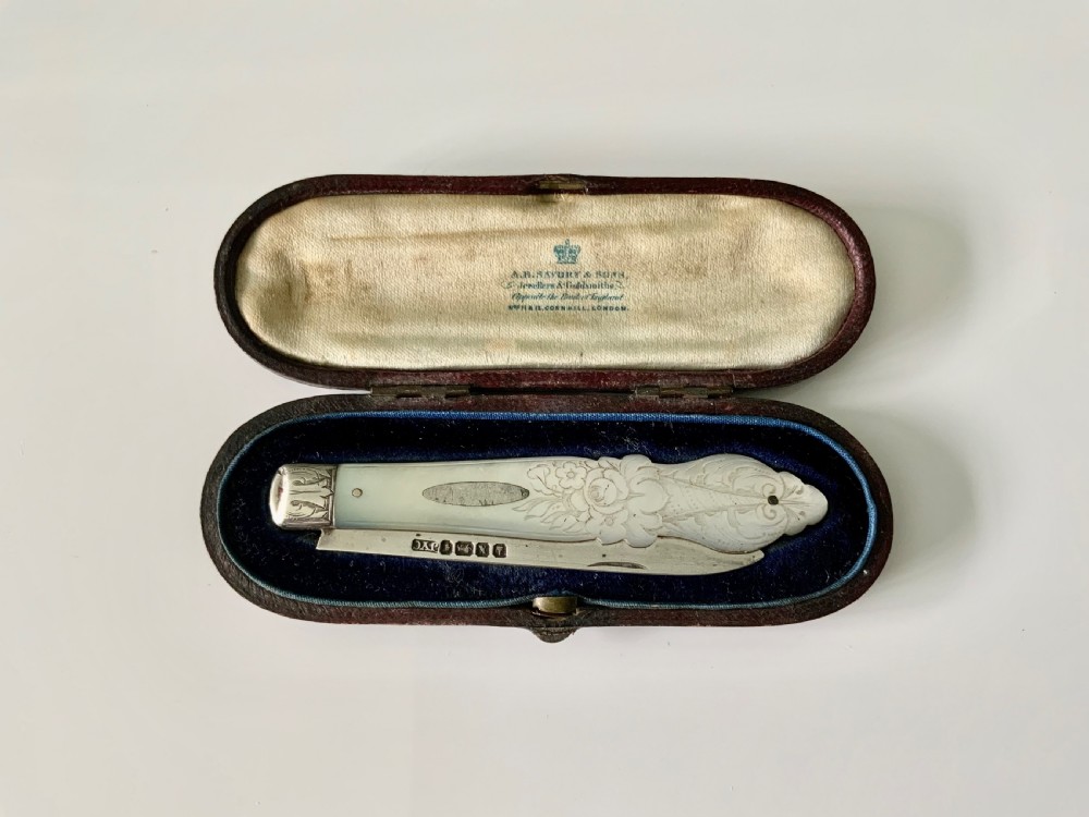 Silver & MOP fruit knife - original fitted case.