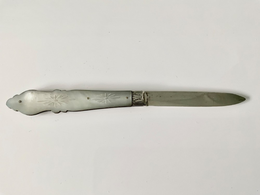 Silver & MOP fruit knife - original fitted case. View III