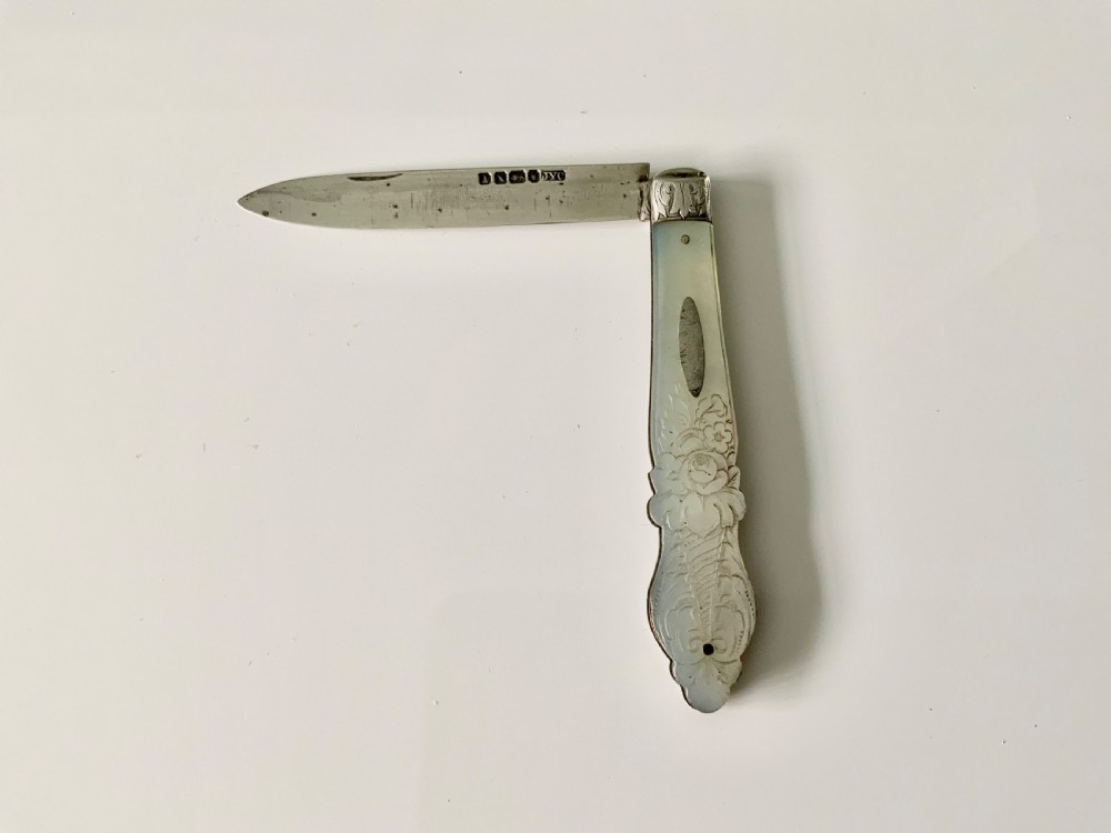 Silver & MOP fruit knife - original fitted case. View IV