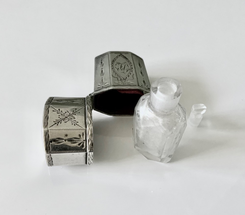 Georgian silver perfume etui View X