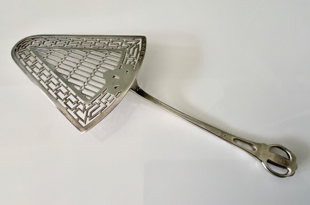 Silver fish slice or serving slice View II