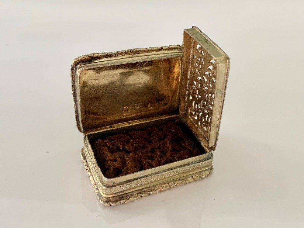 Fine Georgian silver-gilt vinaigrette View II