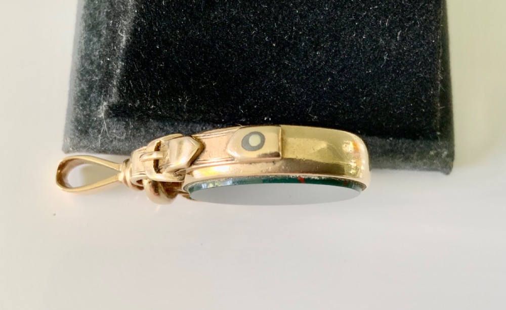 Victorian gold, carnelian & bloodstone swivel fob View V