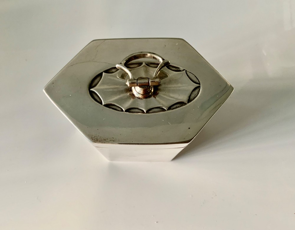 Silver hexagonal tea caddy - Sheraton style  View VI