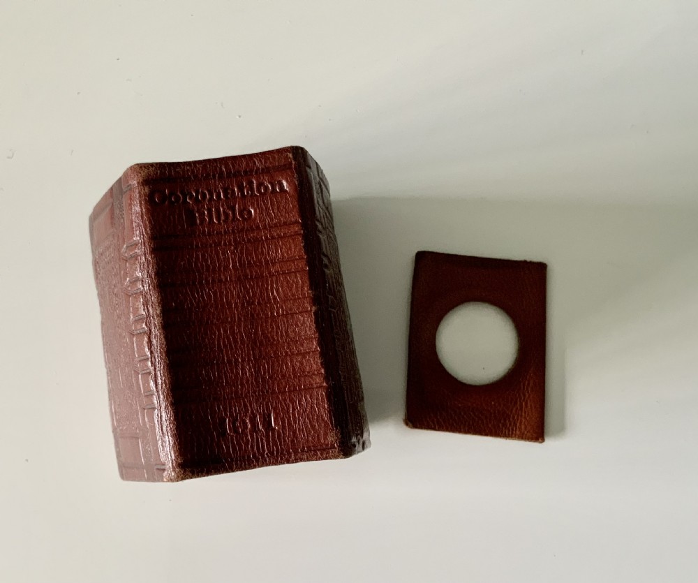 Miniature Coronation Bible 1911 View VIII