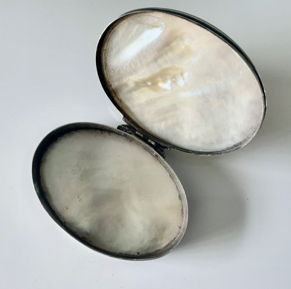 Georgian silver and mother of pearl snuff box View IV