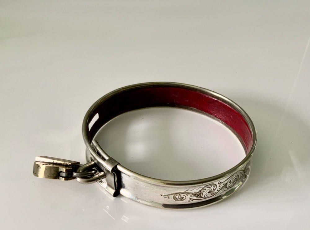 19th Century metal dog collar - trick padlock View III