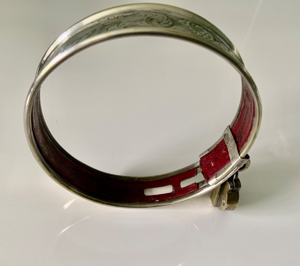 19th Century metal dog collar - trick padlock View VI
