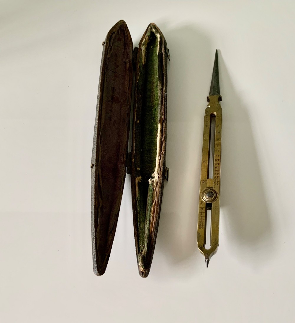 Late 18th century boxed proportional brass compass View II