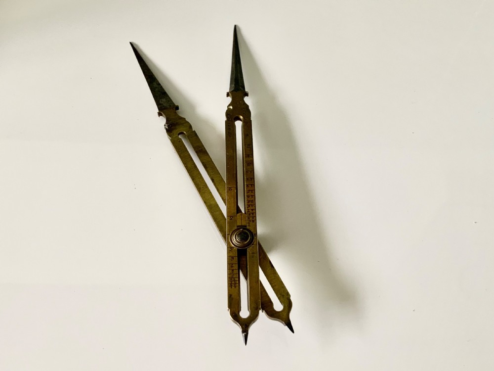 Late 18th century boxed proportional brass compass View IV