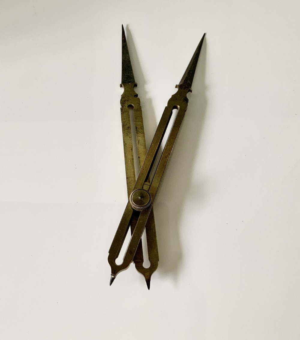 Late 18th century boxed proportional brass compass View V