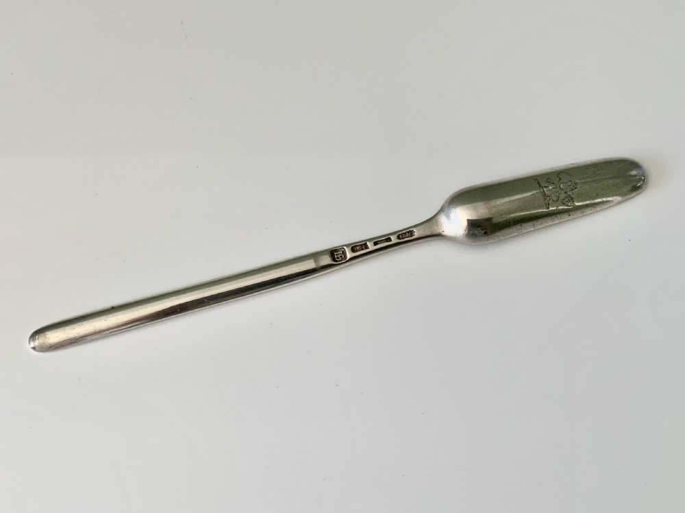 Georgian silver marrow scoop