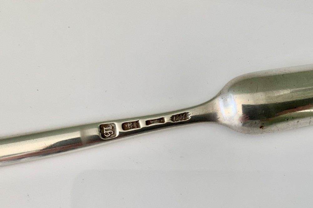 A hallmarked Georgian sterling silver marrow scoop featuring a double-ended channelled design and an engraved crest on the broader scoop. View III