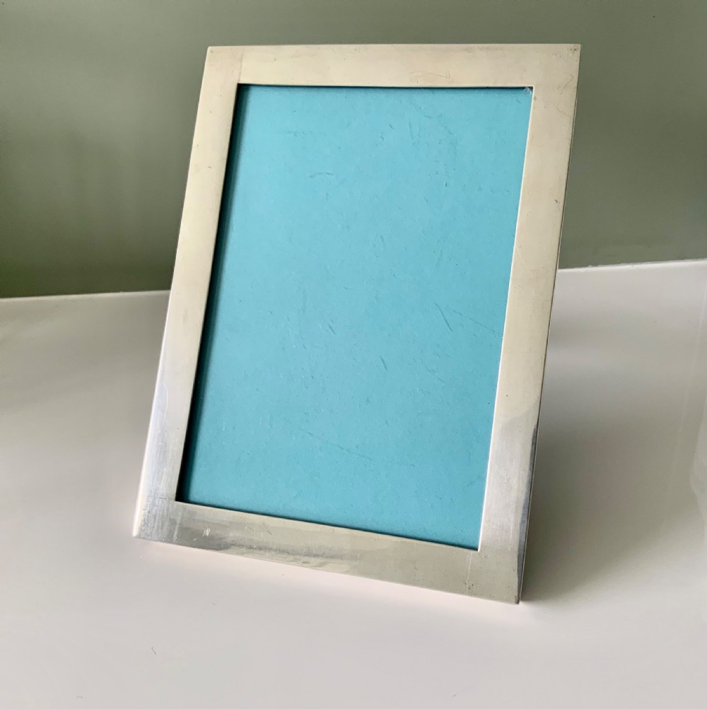 Wang Hing silver photograph frame View II