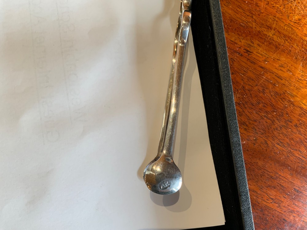 Queen Anne Andiron tongs View VI
