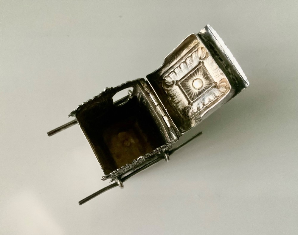 Hanau silver sedan chair View VI