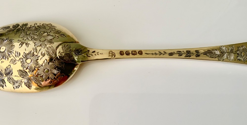 Silver gilt christening set - spoon & napkin ring View V