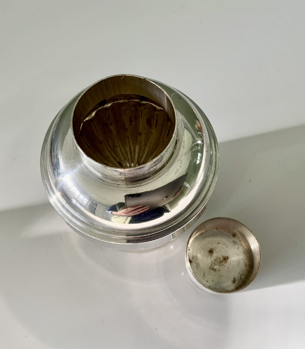 French Art Deco cocktail shaker - individual size View III