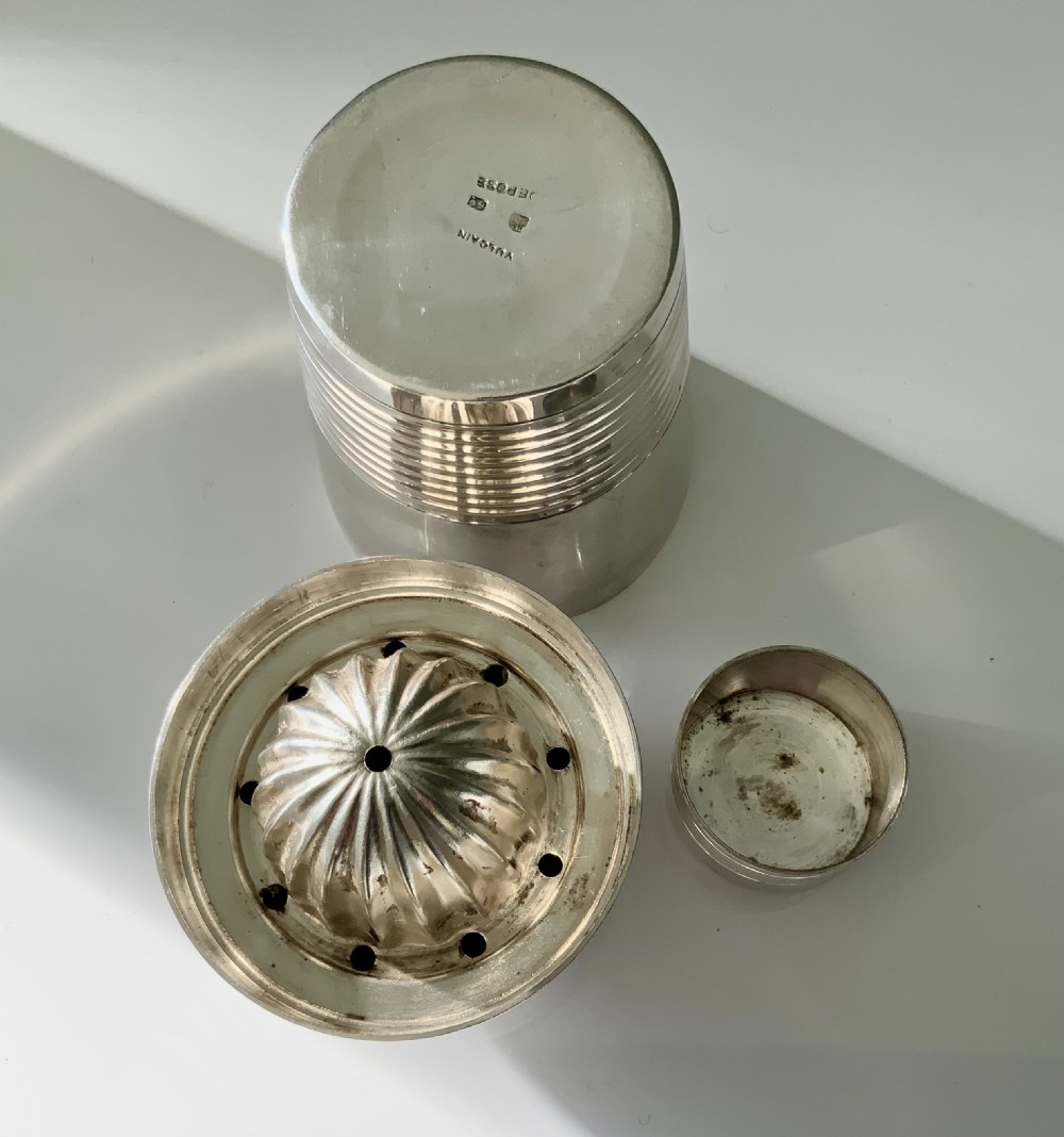 French Art Deco cocktail shaker - individual size View V