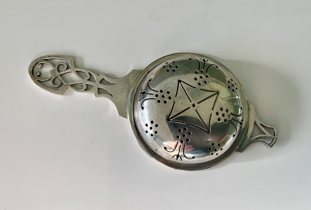 Silver tea strainer & bowl View IV