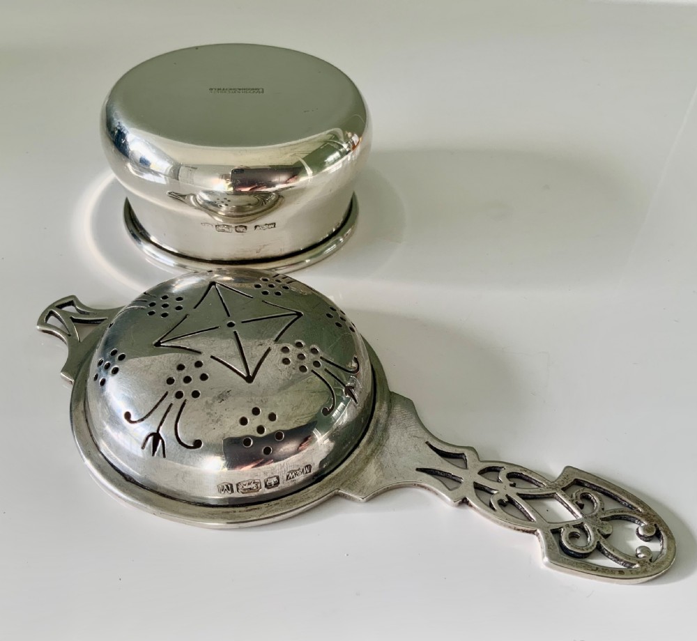 Silver tea strainer & bowl View V