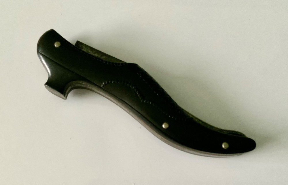 Novelty Bakelite button hook View III