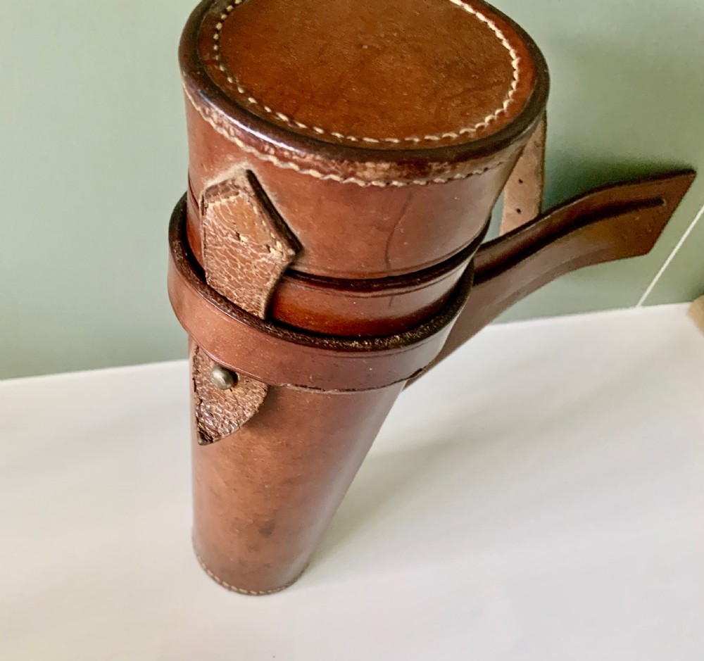 Silver hunting flask in original leather case View VIII