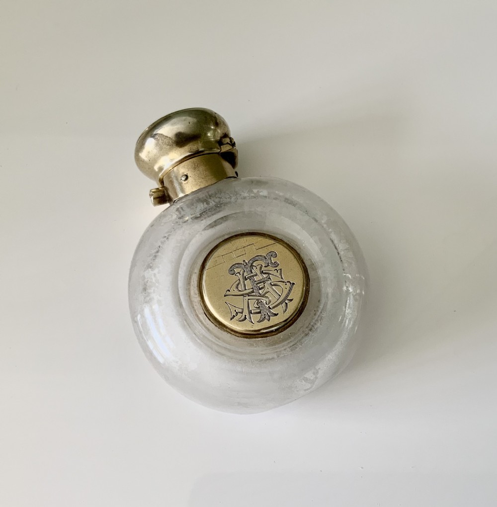 Victorian silver and glass vinaigrette/pill box.